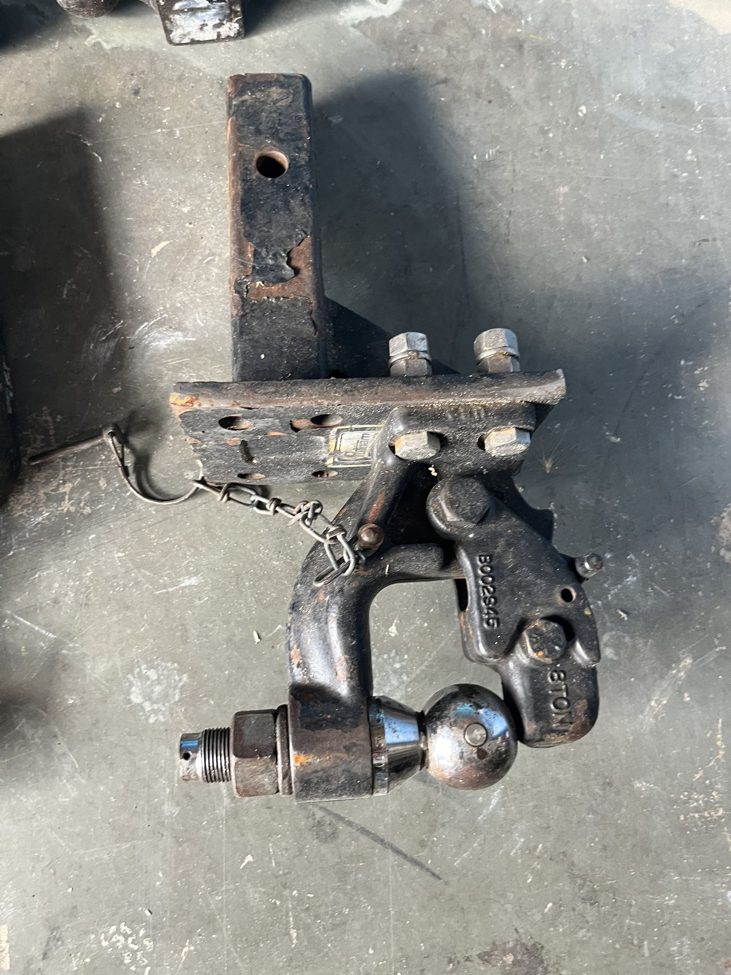 Multiple Reese hitch assemblies
