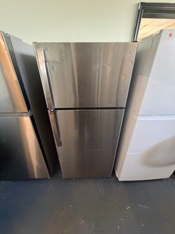 Ge 33” top freezer