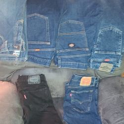 LEVIS Black & Blue, Wrangler, Dickinson, Russlere and Cat & Jack Brands. Teeoys