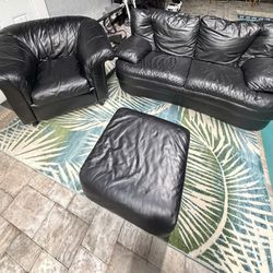 Set of sofa, armchair and ottoman black https://offerup.com/redirect/?o=bGVhdGhlci5Jbg== perfect condition. Delivery available for an additional cost.