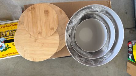 New set of salad containers