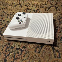 Xbox One S with Controller