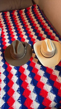 2 men’s cowboy hats