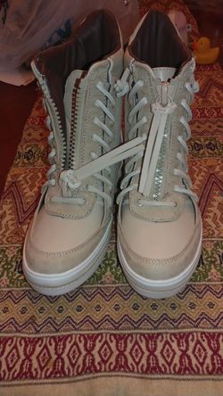 Guess shoes brand new size 6