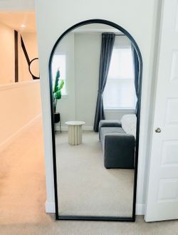 New West Elm Arched Floor Mirror – Black Metal Frame