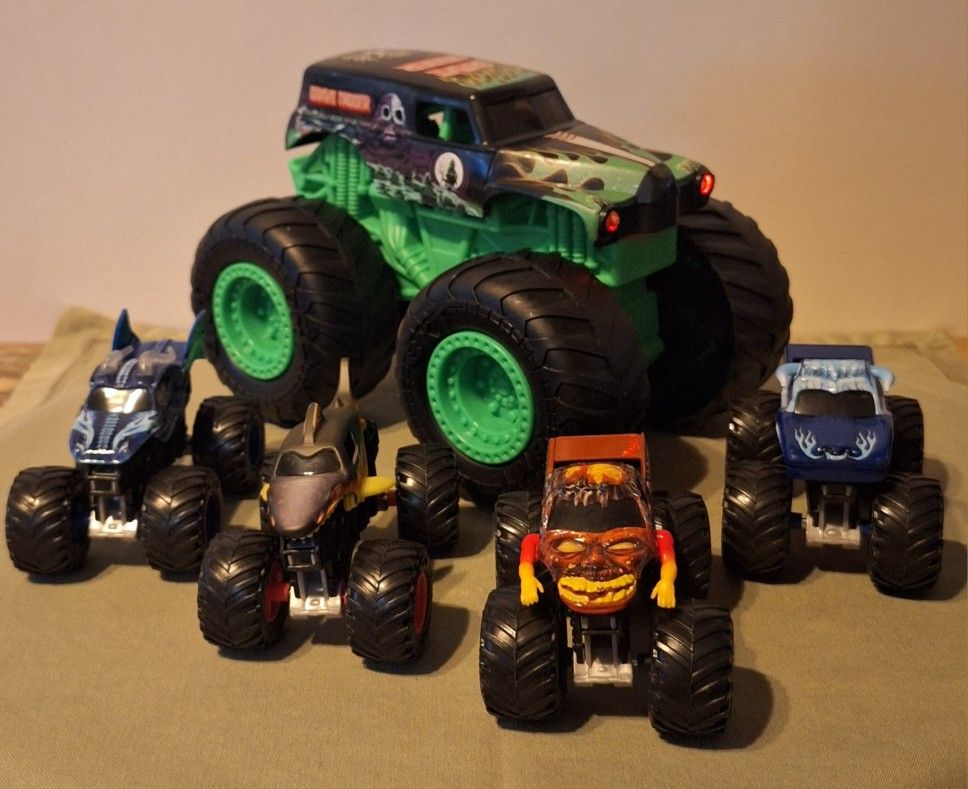 Monster Jam Trucks Fire & Ice Series 1:64 & Grave Digger 1:24 $40.00 For All- Like New! 