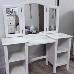 Pottery Barn Kids Madeline  Vanity Like New
