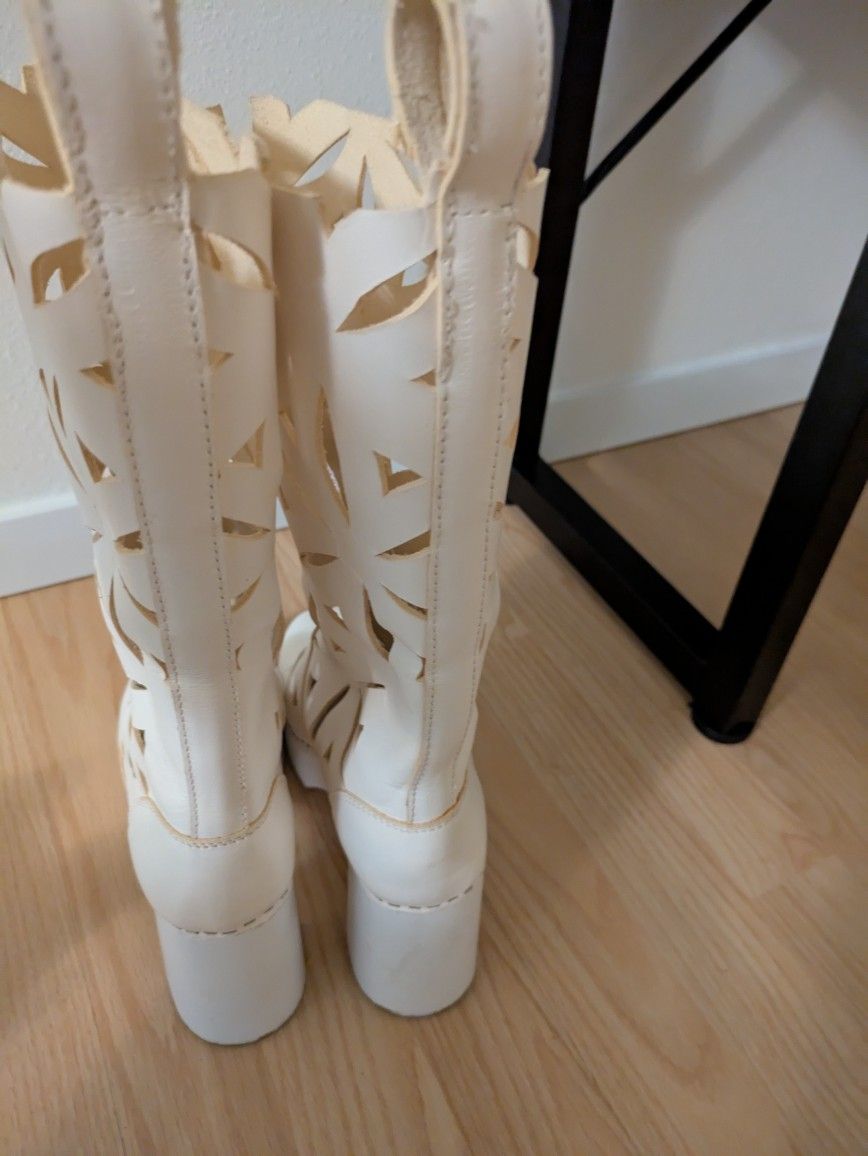 White boots Size 7
