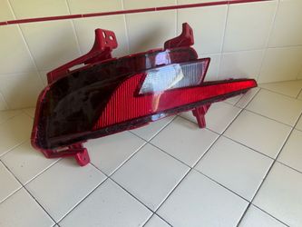 2019-2020 hyndai Elantra driver bumper reflector