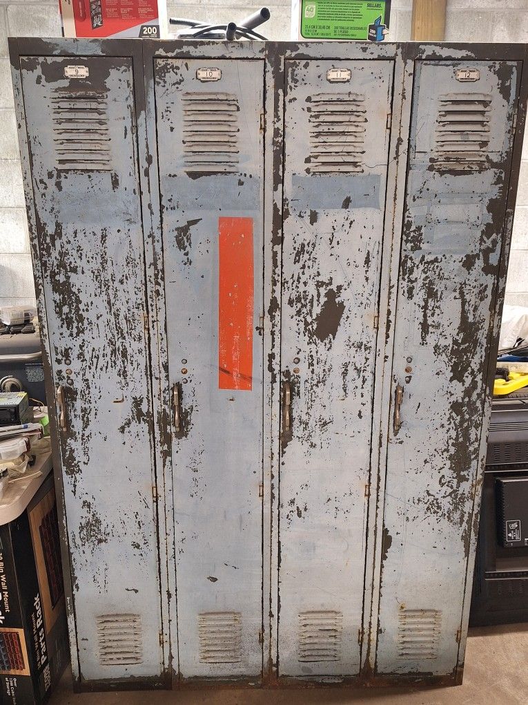 4 Gang Lockers