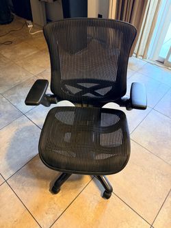 Mesh office chair