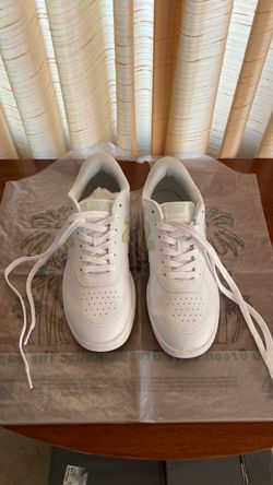 New Balance women’s tennis shoes size 9