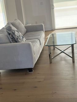 Modern Glass Coffee Table – Excellent Condition