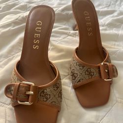 GUESS KITTEN HEELS 