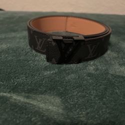 Black Louis Vuitton belt