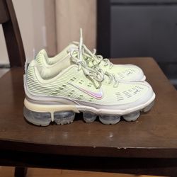 Nike Air VaporMax 360 Size 6.5 Women's Barely Volt Green Sneakers Trainers Shoes