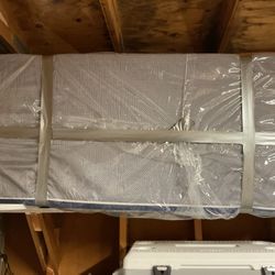 Molblly portable tri fold queen mattress-- new