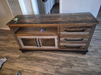 Entertainment center