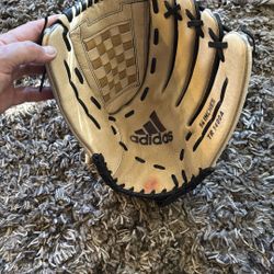 Softball Gloves 
