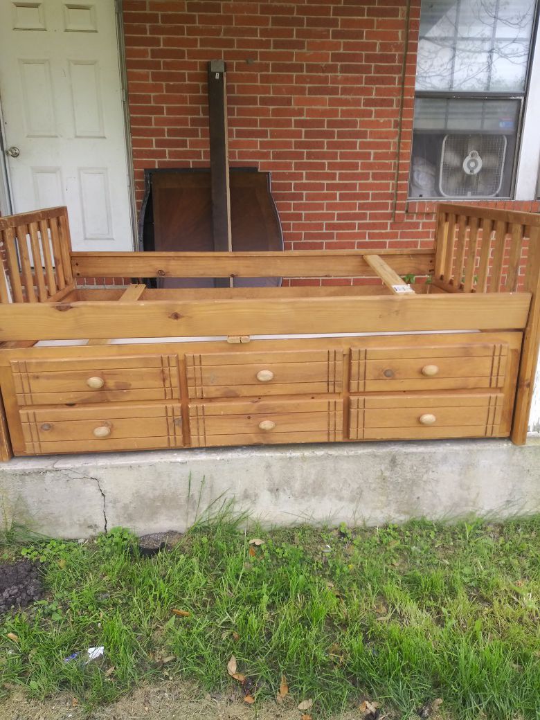 Capatians BED with pull out 3drawers 6 look