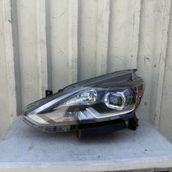 2016 2017 2018 2019 NISSAN SENTRA SR PROJECTOR LED Headlight Headlamp Left Driver Side LH USED (1 Broken Bottom Tab. 