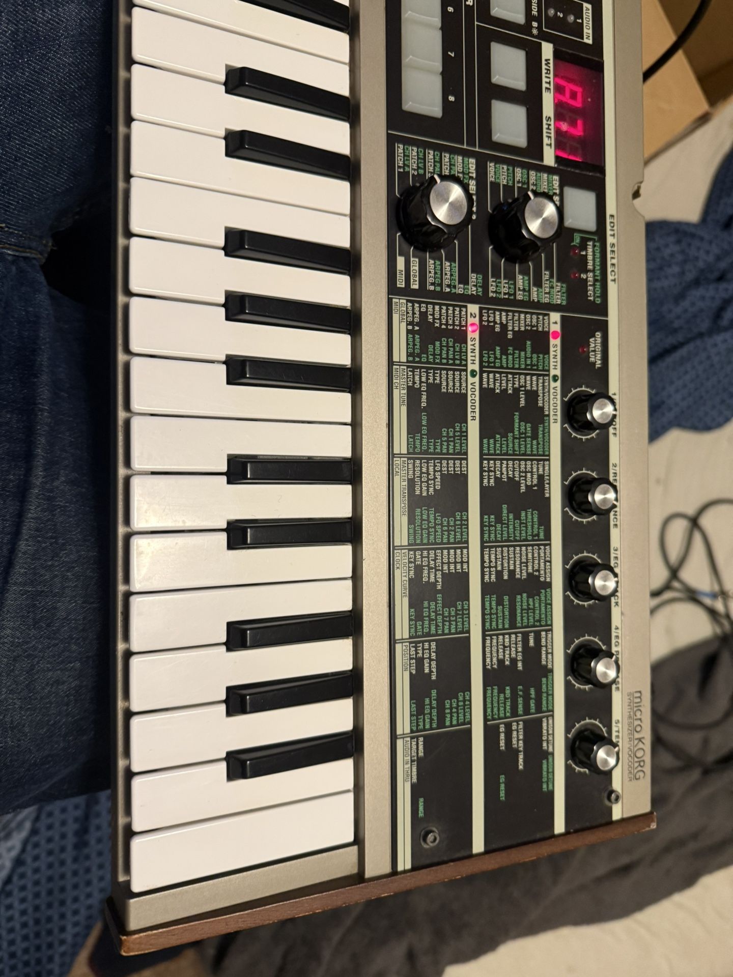 Korg microKORG Synthesizer (original)
