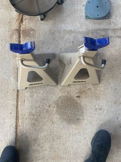 ACDelco Stands