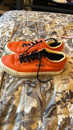 Vans nasa size 6