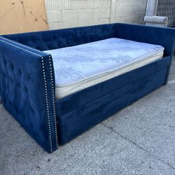 Beautiful Twin Size Bed Frame 