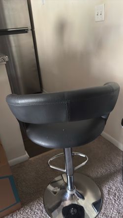 2 barstools MUST PICKUP
