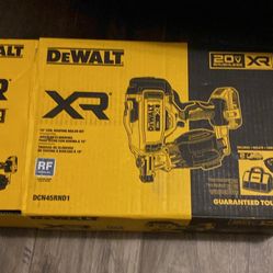 Dewalt XR 20Vmax Roofing Nail Kit