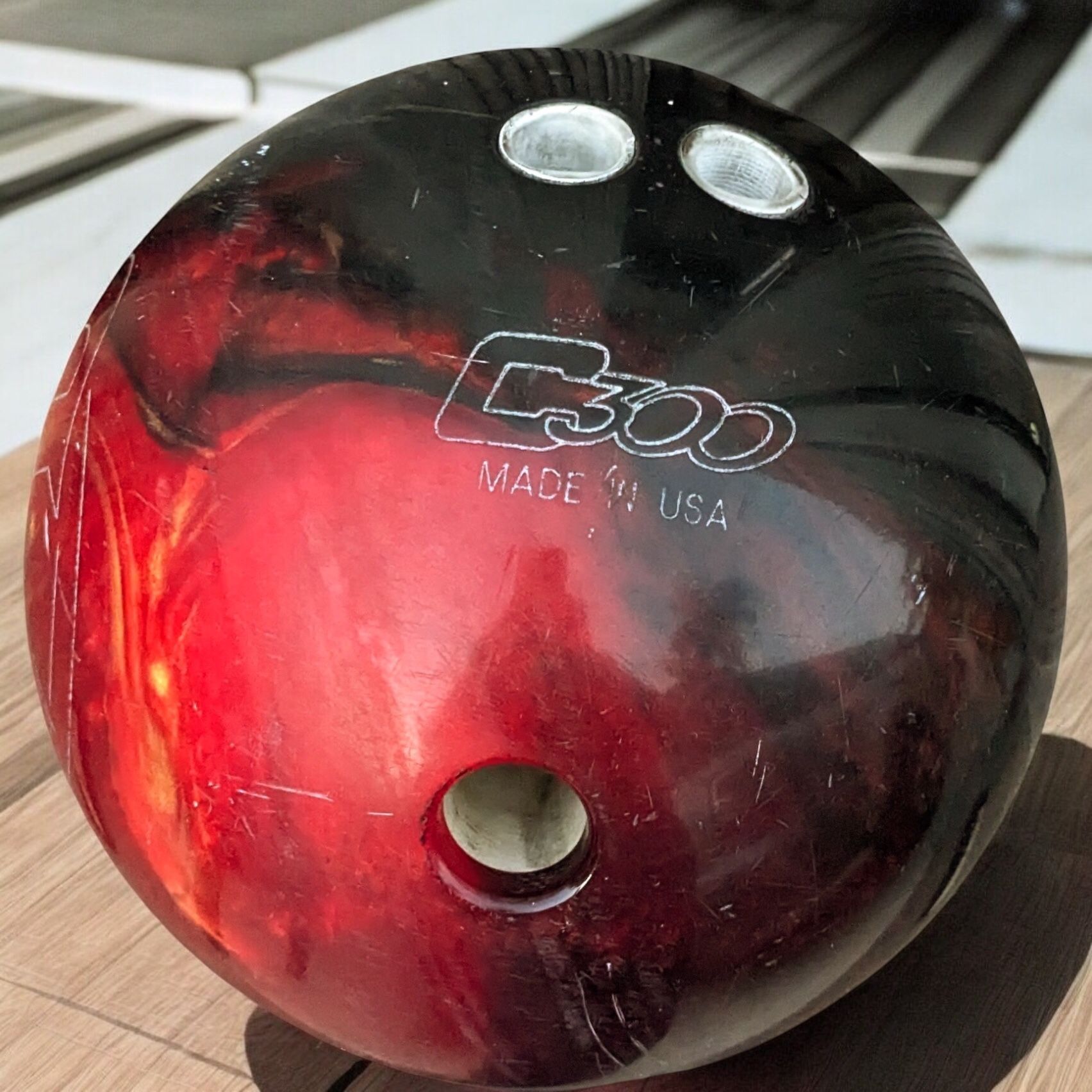 Columbia 300 White Dot Scarlet/Gold/red/black 13 Pounds