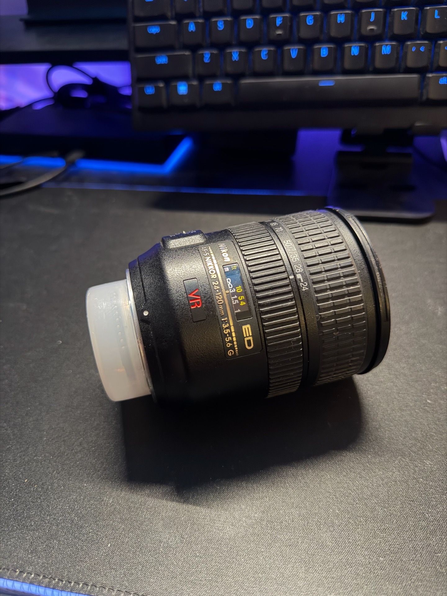 Nikon 24-120mm f 3.5-5.6 VR lens