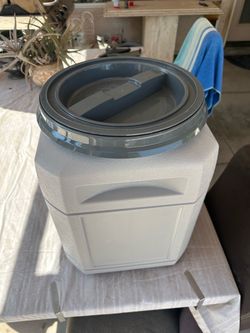 Pet food storage bin $25…mint!