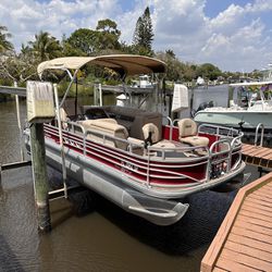 2021 20’ Sun Tracker Pontoon Boat with 90 HP Mercury Outboard Motor . $26,500