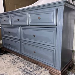 Beautiful 7 Drawer Dresser