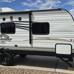 17 Jayco Jay Flight Baja Edition 