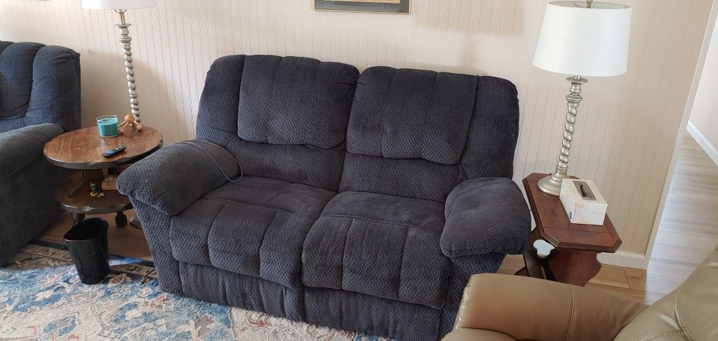 Love Seat Recliner And Single Recliner!
