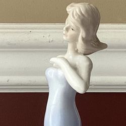 Beautiful Vintage Porcelain Lady Figurine