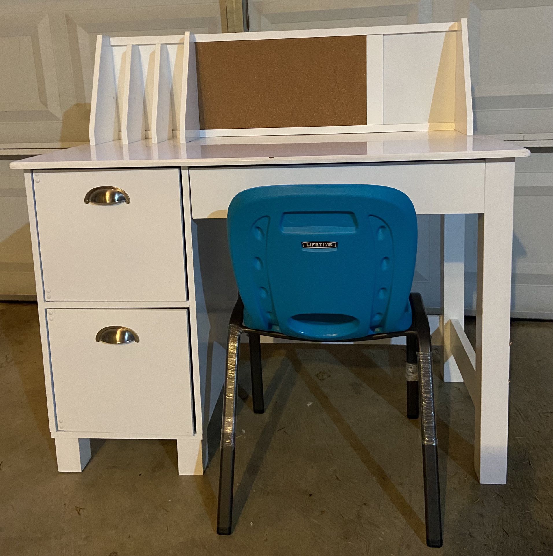 Small Kids Desk with Chair