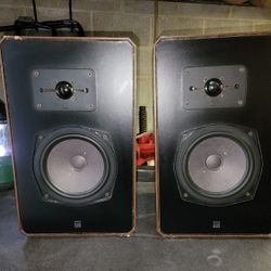ADS a/d/s L470/2 Audiophile Bookshelf Speakers In Excellent Condition