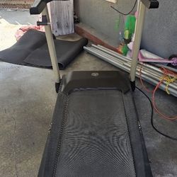 Treadmill with incline