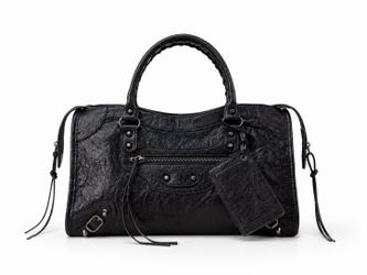 Vintage  Black  Top Handle Bag Zip Closure Silver Hardware Pockets