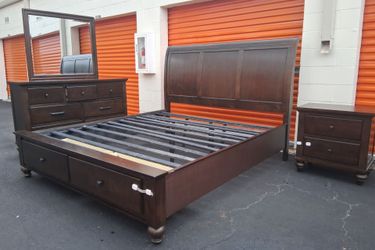 King Sz Bedroom Set With mirror
