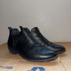 9.5 Black leather booties 