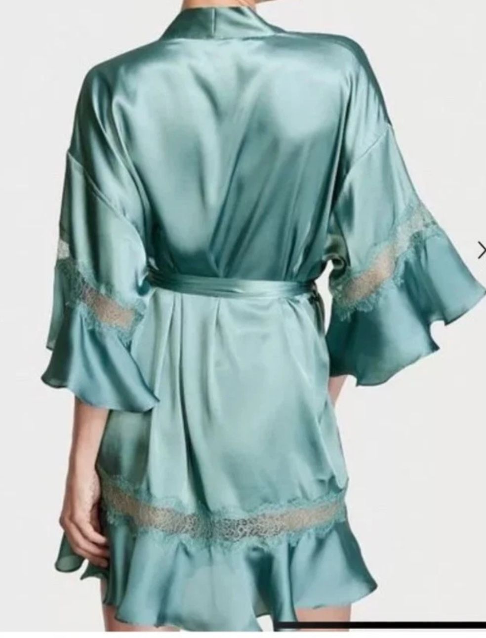 VICTORIA'S SECRET SATIN LACE FLOUNCE ROBE SIZE XS Gently pre-love***no belt