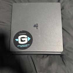 PS4 Slim 