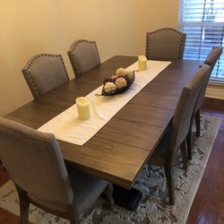 Dining Room Table & Chairs