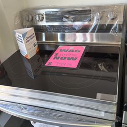 New scratch and dent Samsung glass top stainless steel range. 1 year manufacture warranty