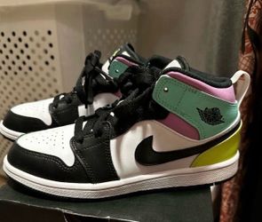 Girl shoes